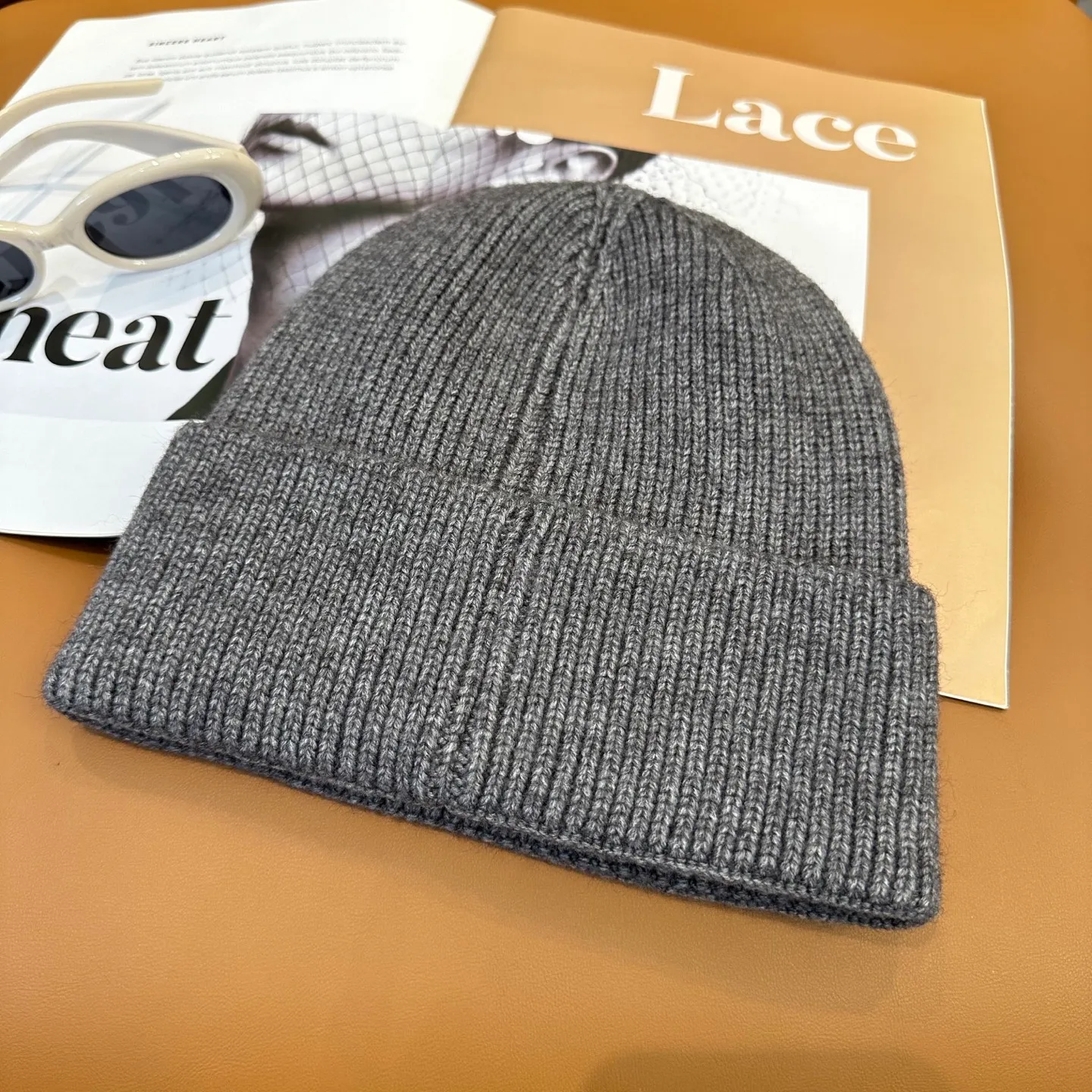 P70 🤍Chrome hearts new autumn and winter cross knitted hat🧶 One of the must-have hats in autumn and winter~ It really looks good on whoever wears it~, it is also a perfect match in black and white and gray in autumn~